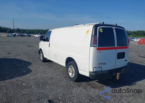 2011 Chevrolet Express 2500 Work Van z USA, uszkodzony, nr VIN 1GCWGFCB3B1123777